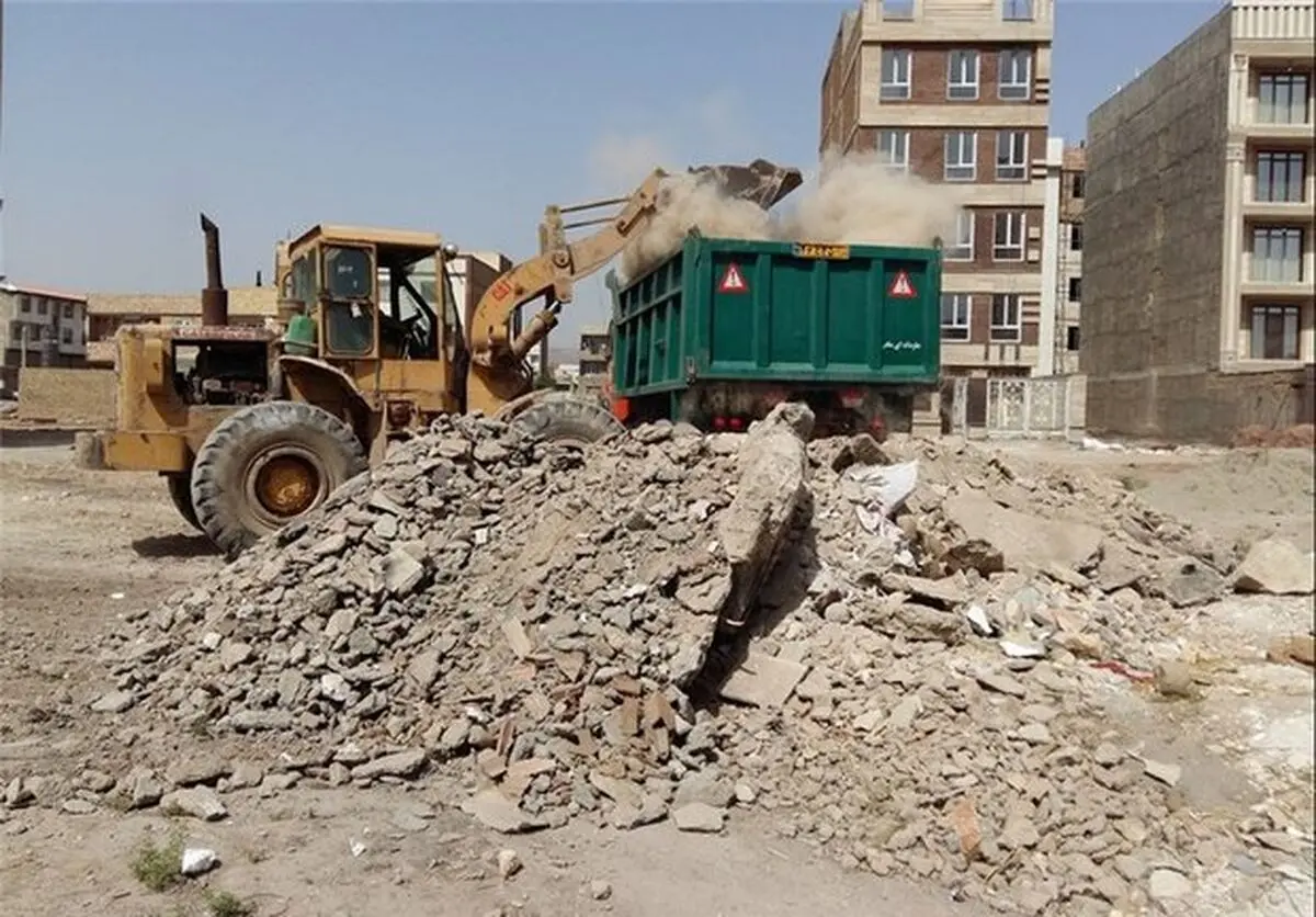 جمع آوری روزانه بیش از ۵٠٠ تُن زباله و نخاله از سطح شهر نیشابور