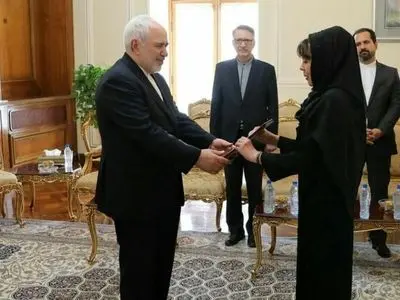 سفیر جدید بولیوی رونوشت استوارنامه خود را تقدیم ظریف کرد