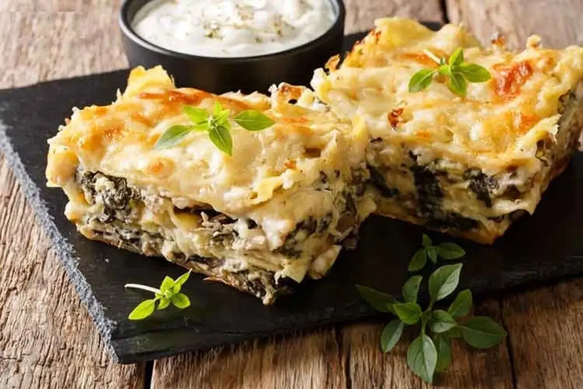 طرز تهیه لازانیای مرغ و ریحان با قارچ و سس بشامل