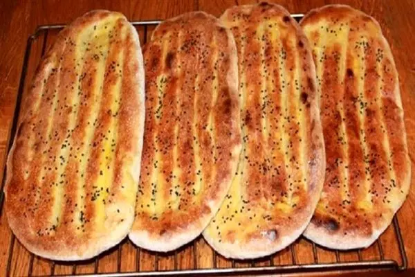 توزیع ۲ هزار تن آرد ویژه در مازندران؛ نانوایی‌های کشیک برای تأمین نان مسافران و شهروندان فعال می‌شوند