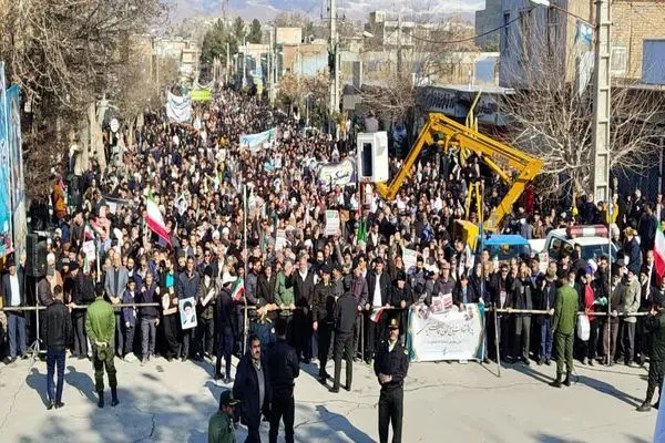 حضور مردم چنان پرشور  است که گویی روزهای نخستین انقلاب است