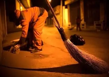کارگران شهرداری شوش خواستار پرداخت معوقات حقوق و بیمه خود شدند