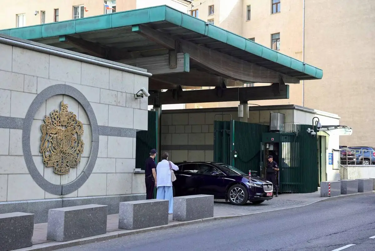 اخراج دیپلمات انگلیسی به اتهام جاسوسی