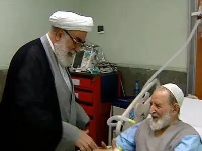 رییس دفتر مقام معظم رهبری از آیت‌الله یزدی عیادت کرد
