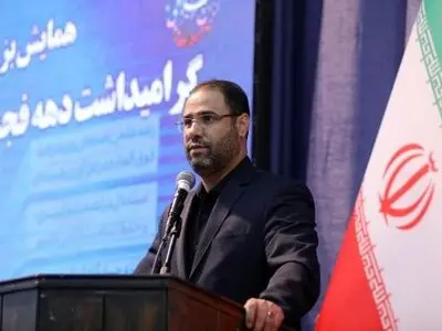 دشمن برای گمراهی ذهنیت جوانان نسبت به انقلاب برنامه‌ های بلند مدت دارد