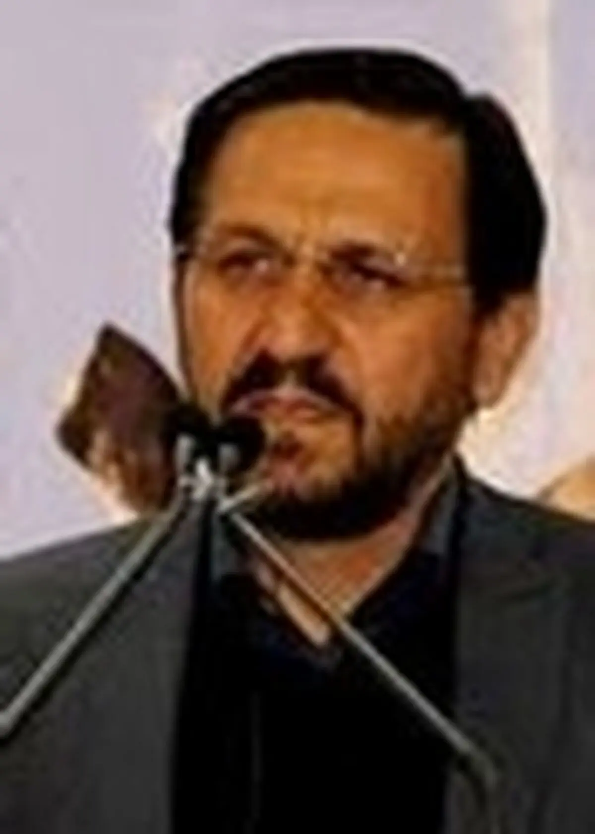 تعامل مسئولان و کارگران نباید به عدم اطمینان منجر شود