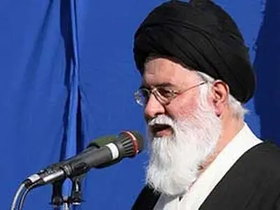 انقلاب اسلامی به آخر خط نرسیده/نباید بگذاریم فضا برای غیر خودی‌ها مهیا شود