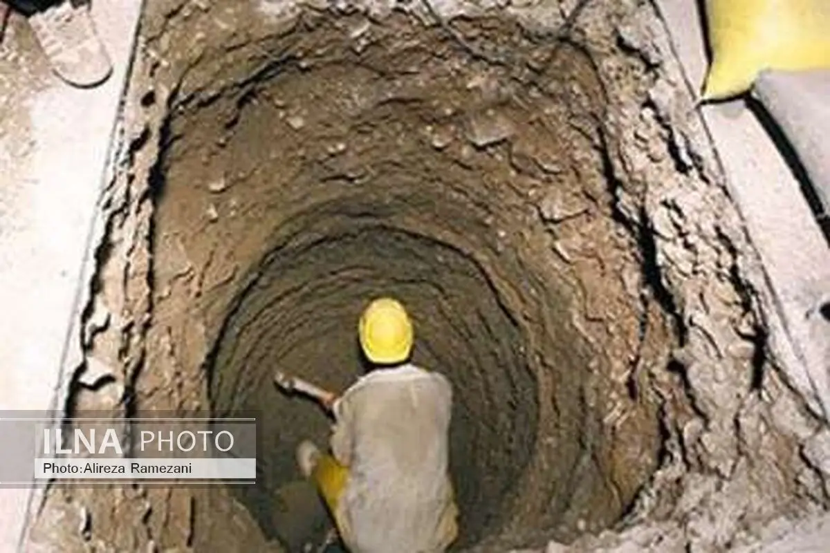 تقدیر از مقنی کار 97 ساله گنابادی در نشست شب آب خراسان