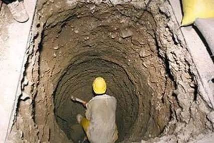 مرگ دو کارگر در چاه ۸۰ متری
