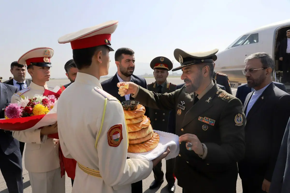 وزیر دفاع به تاجیکستان سفر کرد