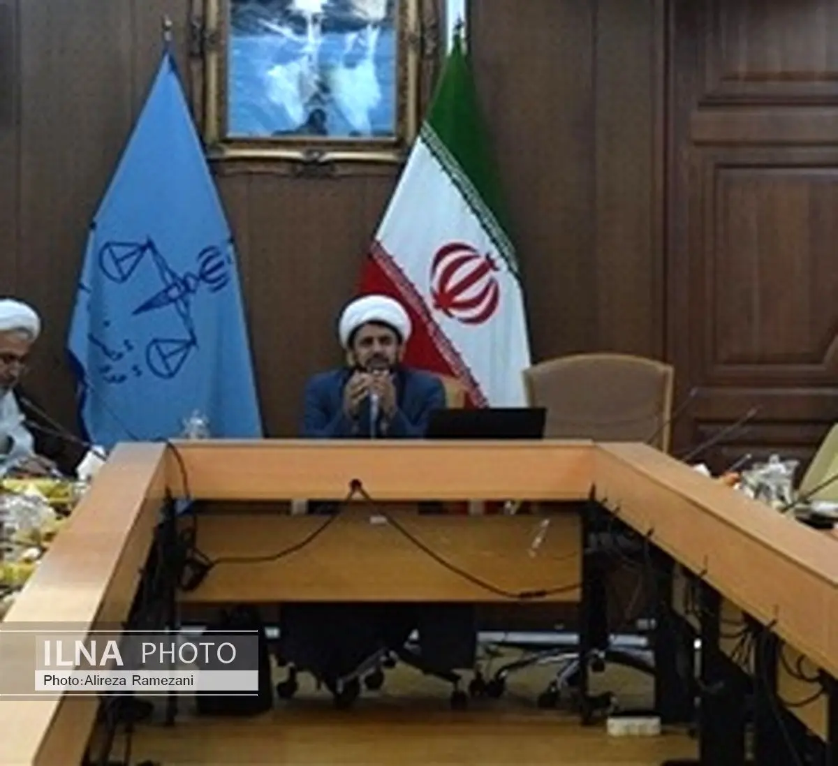  آسیب‌های رسانه‌ای دلیل دور شدن جوانان و نوجوانان از نماز است