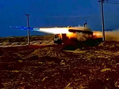 ناو هواپیمابر آبراهام لینکلن با شلیک موشک توسط نیروی دریایی ارتش از منطقه دور شد