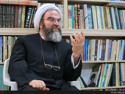 حوزه‌های علمیه نباید نمک‌گیر دولت شوند