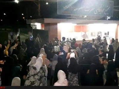 ورود وزارت علوم به ماجرای زندگی در خوابگاه بدون کولر با دمای۵۰ درجه/ برگزاری جلسه با استانداری برای رفع مشکلات دانشگاه 