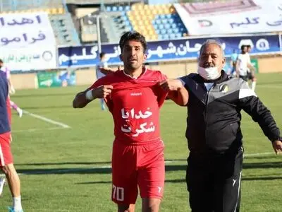 ماجرای عجیب فوتبالیستی که بدون قرارداد بازی می‌کند!