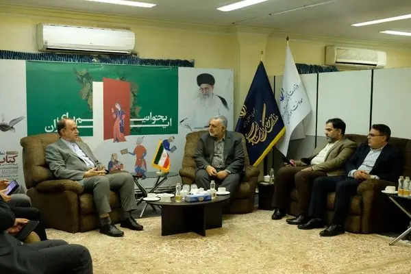 باید کتاب را در متن زندگی مردم قرار دهیم