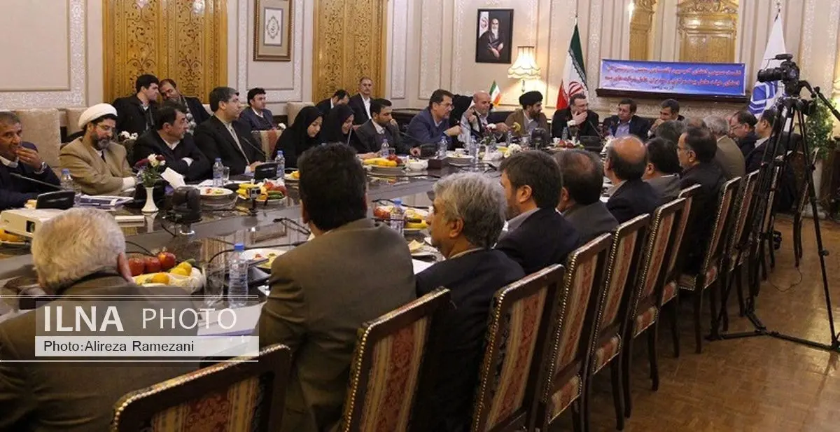نشست هم اندیشی مدیران ارشد صنعت بیمه و اعضای کمیسیون اقتصادی مجلس برگزار شد