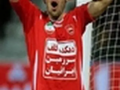 غریبی، خانزاده و شاکری به پرسپولیس بازمی‌گردند
