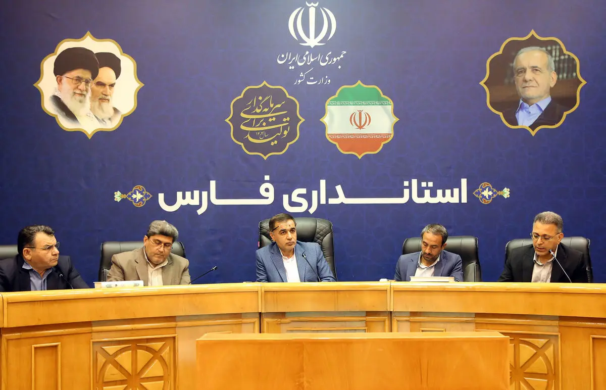 طرح توسعه گلخانه‌ها با استفاده از نیروگاه‌های خورشیدی در فارس دنبال می شود