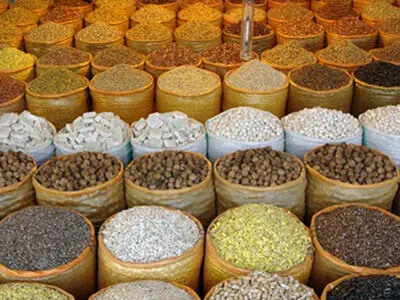 کشف انبار خشکبار و ادویه غیربهداشتی در شرق تهران