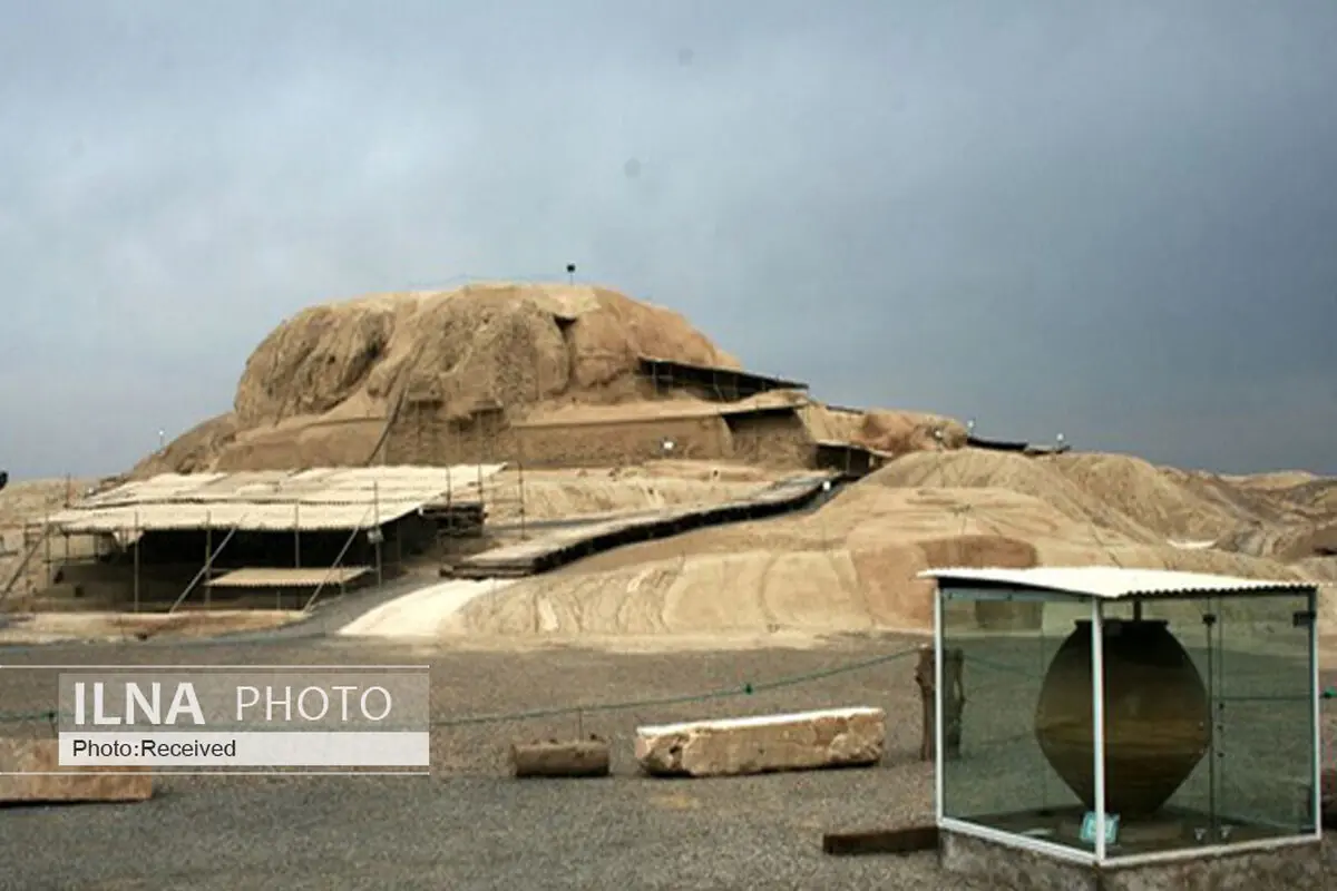 نمایش اشیای نادیده‌ی تمدن سیلک/ کارگاه باستان‌شناسی گیرشمن مرمت شد