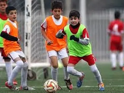 بازی فوتبال تیم دانش آموزان با وزیر آموزش و پرورش +فیلم