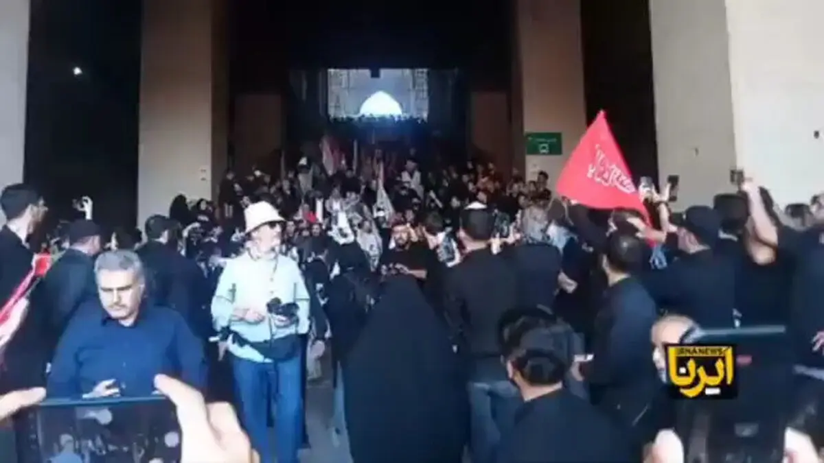 از صنعا تا تهران؛ وداع یمنی ها با آقای شهید ایران در مصلای امام خمینی (ره) + فیلم