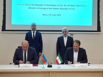 ایران وجمهوریة آذربیجان توقعان بروتوکولا للاسراع فی بناء سدی خداآفرین وقیز قلعة سی