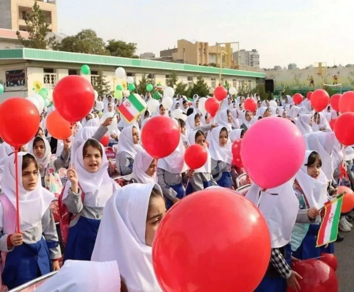 زنگ آغاز سال تحصیلی در آذربایجان‌غربی نواخته شد/ ۷۰۴ هزار دانش‌آموز در استان راهی مدرسه شدند