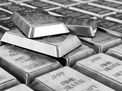 قاچاقچیان در سلماس نقره داغ شدند/کشف ۲۶کیلوگرم نقره از خودروی سمند