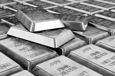 قاچاقچیان در سلماس نقره داغ شدند/کشف ۲۶کیلوگرم نقره از خودروی سمند