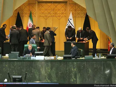 البرلمان الایرانی یمنح الثقة لوزیری العلوم والطاقة المقترحین
