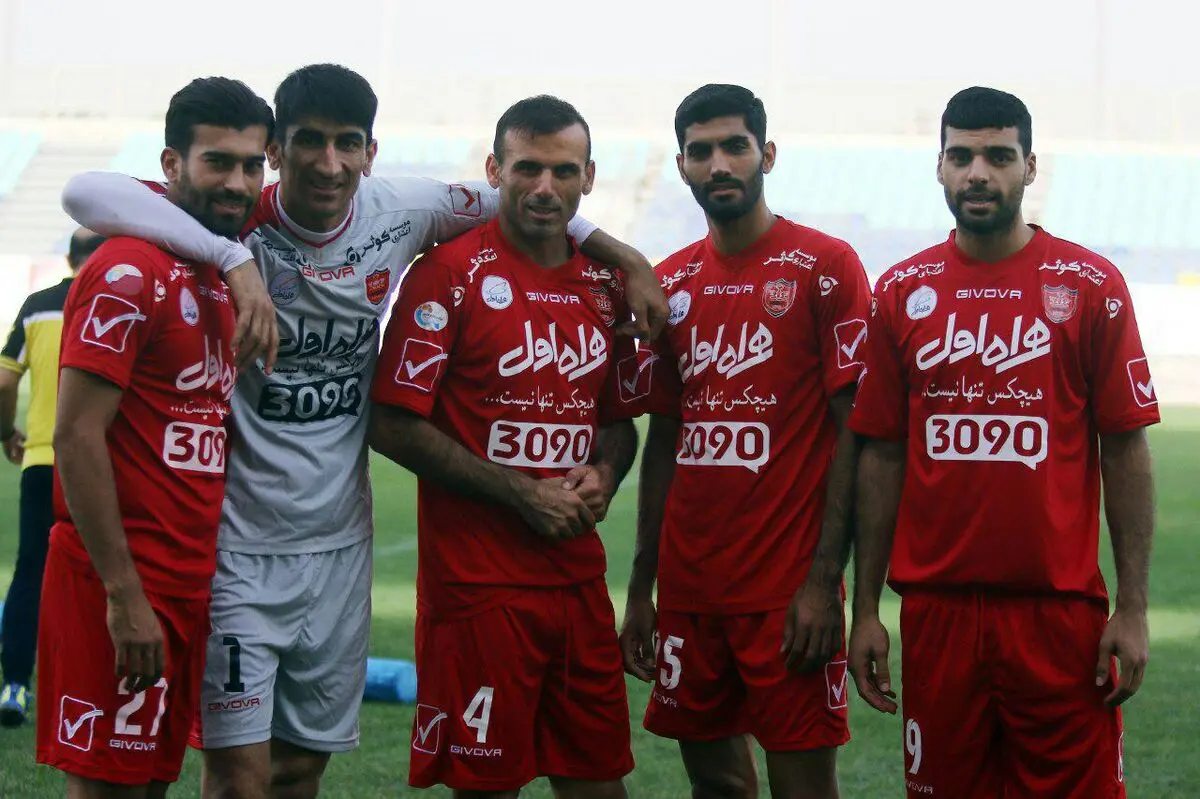 آرزوی سلامتی برای بازیکن استقلال توسط ملی‌پوش پرسپولیس (عکس)