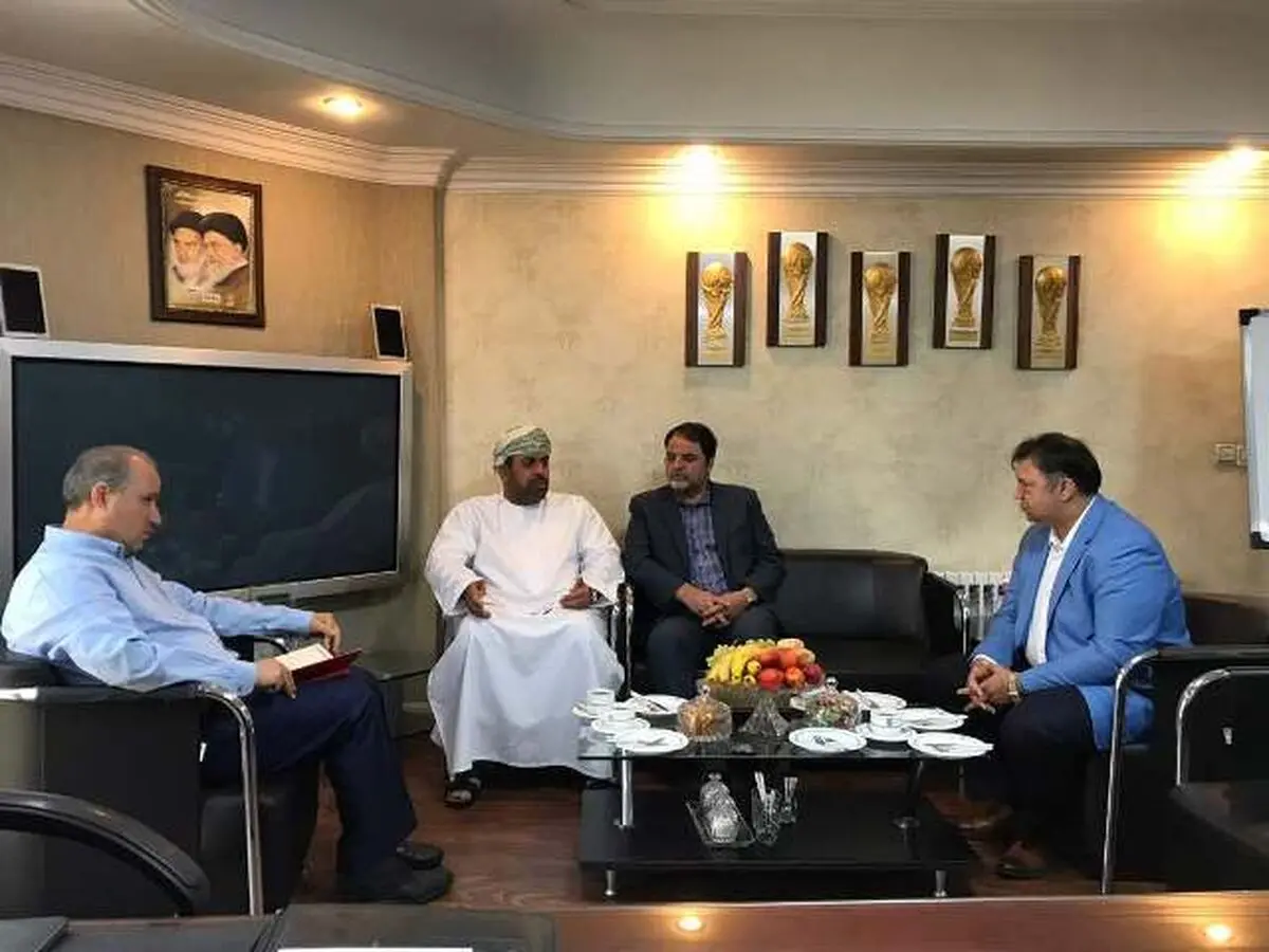 دیدار مشاور کنفدراسیون فوتبال آسیا و نماینده وزارت ورزش عمان با تاج