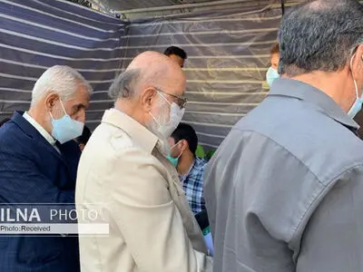 چمران و سروری در حرم عبدالعظیم حسنی رای خود را به صندوق انداختند