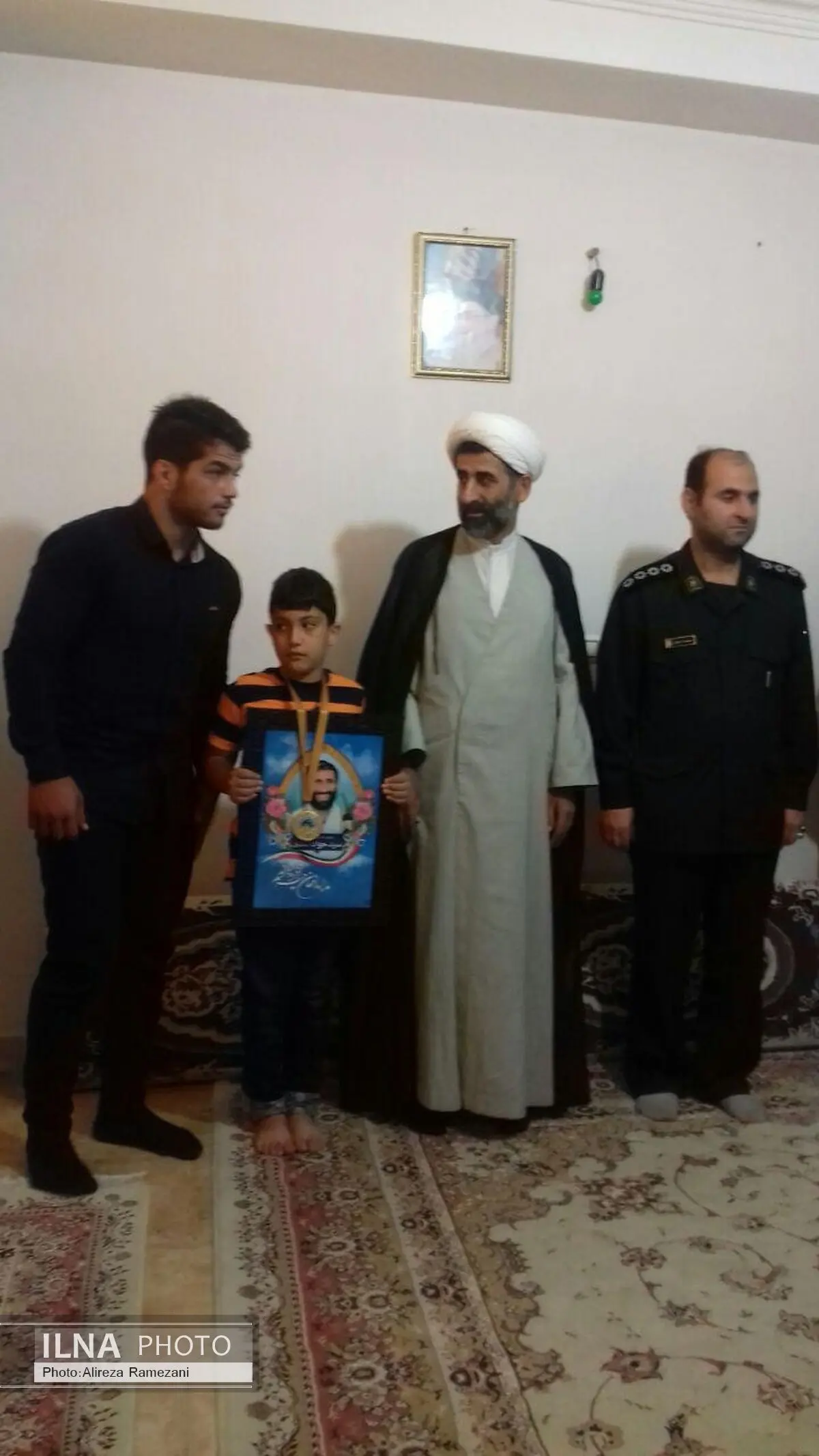 قهرمان ساروی کشتی ساحلی مدال طلای خود را به شهید مدافع حرم اهداء کرد
