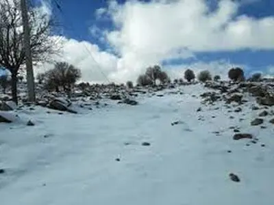بارش اولین برف پاییزی در گردنه زمزیران مهاباد +فیلم