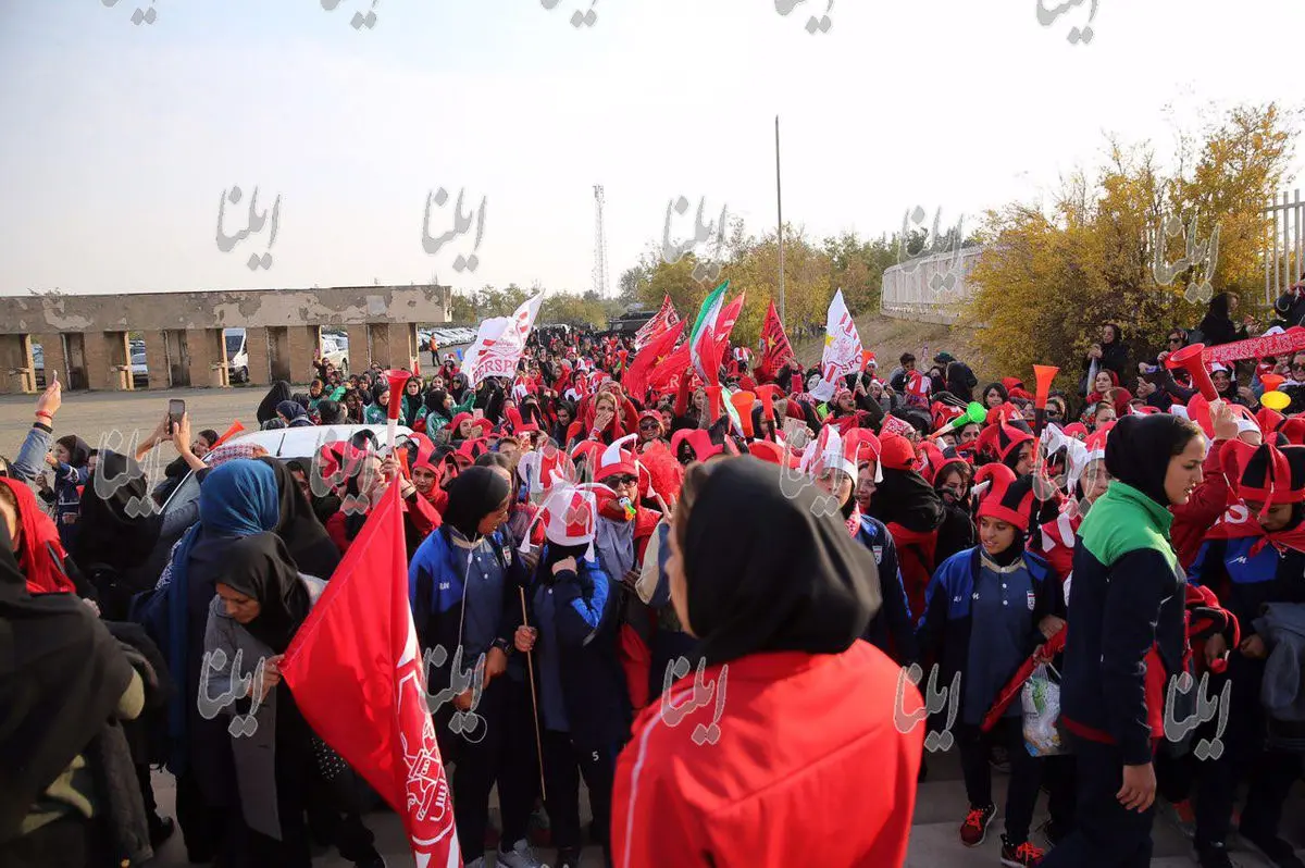 درب‌های آزادی بالاخره به روی بانوان باز شد (گزارش تصویری)