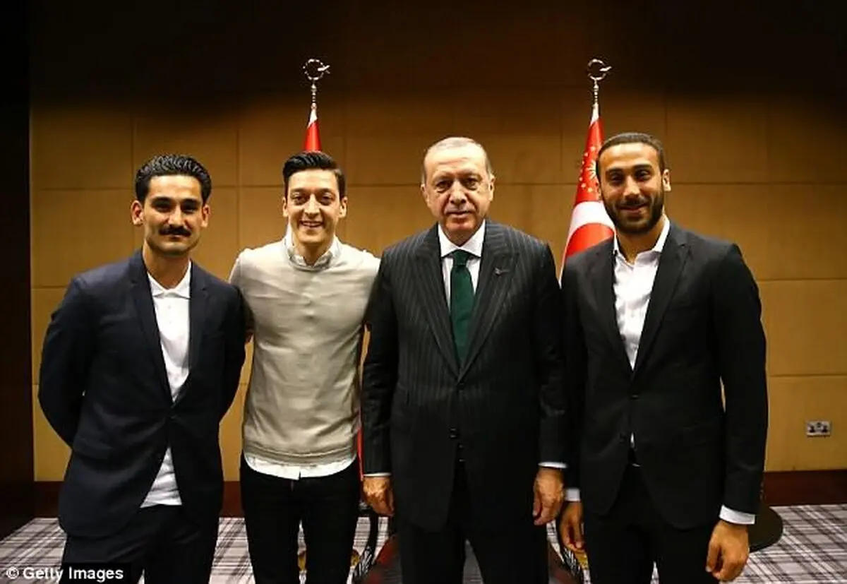 انتقاد فدراسیون آلمان از عکس جنجالی اوزیل با اردوغان