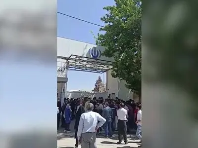 درگیری در یاسوج/ تجمع معترضان به نتیجه انتخابات شورای شهر در مقابل فرمانداری +فیلم 