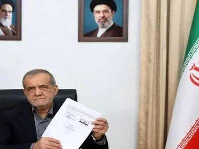 بزشکیان یوقع مذکرة تفاهم إسلام آباد بین ایران وامیرکا