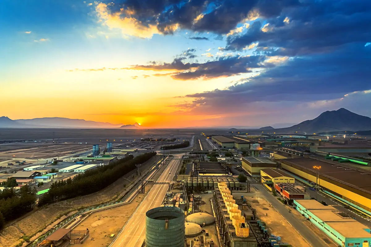 کاشت نهال خودباوری در سرزمین فولاد