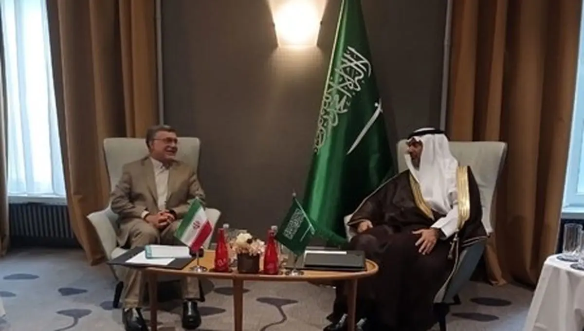 دیدار دوجانبه وزرای بهداشت ایران و عربستان/ تاکید دو کشور بر گسترش همکاریها با امضای یادداشت تفاهم
