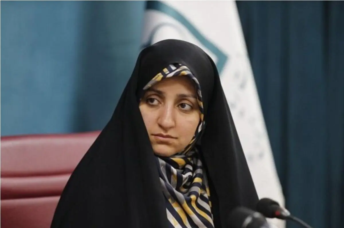 مبدا پیامک‌های ارسالی تذکر حجاب هنوز نامعلوم است/ در تلاشیم دریابیم پیامک‌ها با چه هدفی و ذیل کدام قانون ارسال می‌شود؟/ «نحوه پوشش پرسنل بیمارستان» جایگزین «آموزش نحوه مواجهه با زنانِ خشونت دیده» شد!