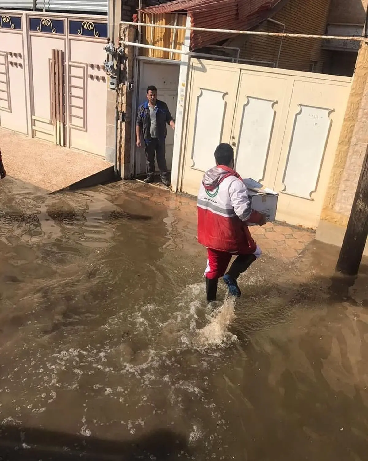 امداد رسانی به بیش از چهار هزار خانوار متأثر از بارش باران شدید در خوزستان