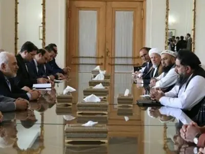 رئیس مجلس الشیوخ الافغانی یبحث مع ظریف توطید العلاقات مع ایران