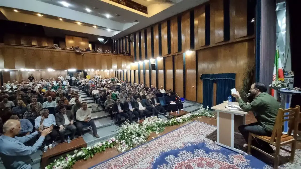 دولت و مجلس باید مطالبات کامیونداران را پیگیری کنند/ دولت در مدت زمان قانونی وزیر اقتصاد را معرفی کند