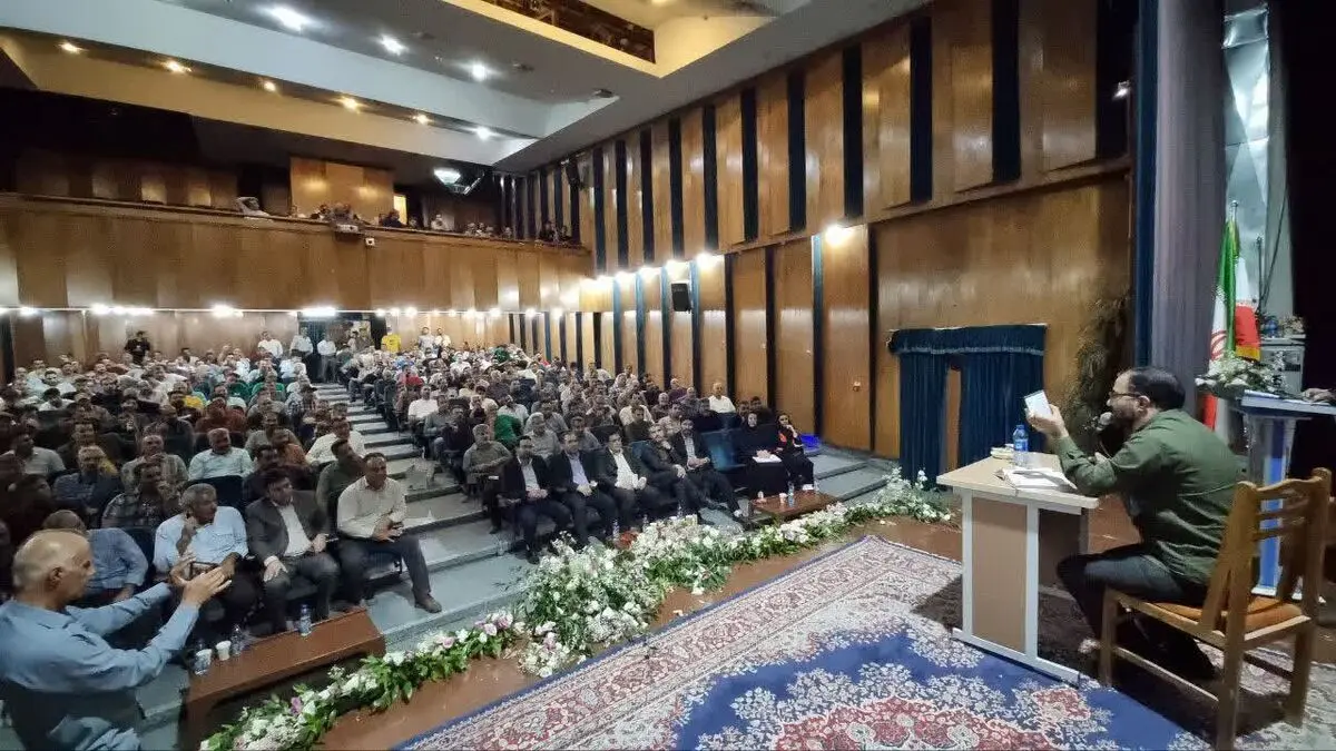 دولت و مجلس باید مطالبات کامیون‌داران را پیگیری کنند/ دولت در مدت زمان قانونی وزیر اقتصاد را معرفی کند