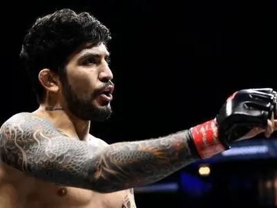 درگیری باورنکردنی در قفس: یک مبارز مادام العمر محروم شد!