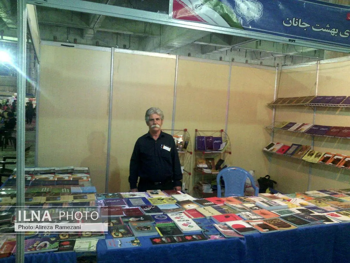 مسئولان ارشاد از نویسندگان بومی حمایت کنند 